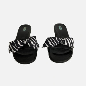 Oka B Black Zebra Bow Rubber Slides Sandals Medium Large ML 8-9